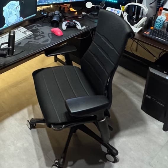 ハーマンミラーロジクール