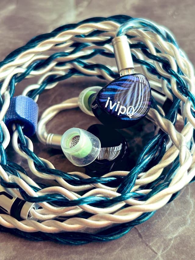 ivipQ IE01 × GYHiFi-255