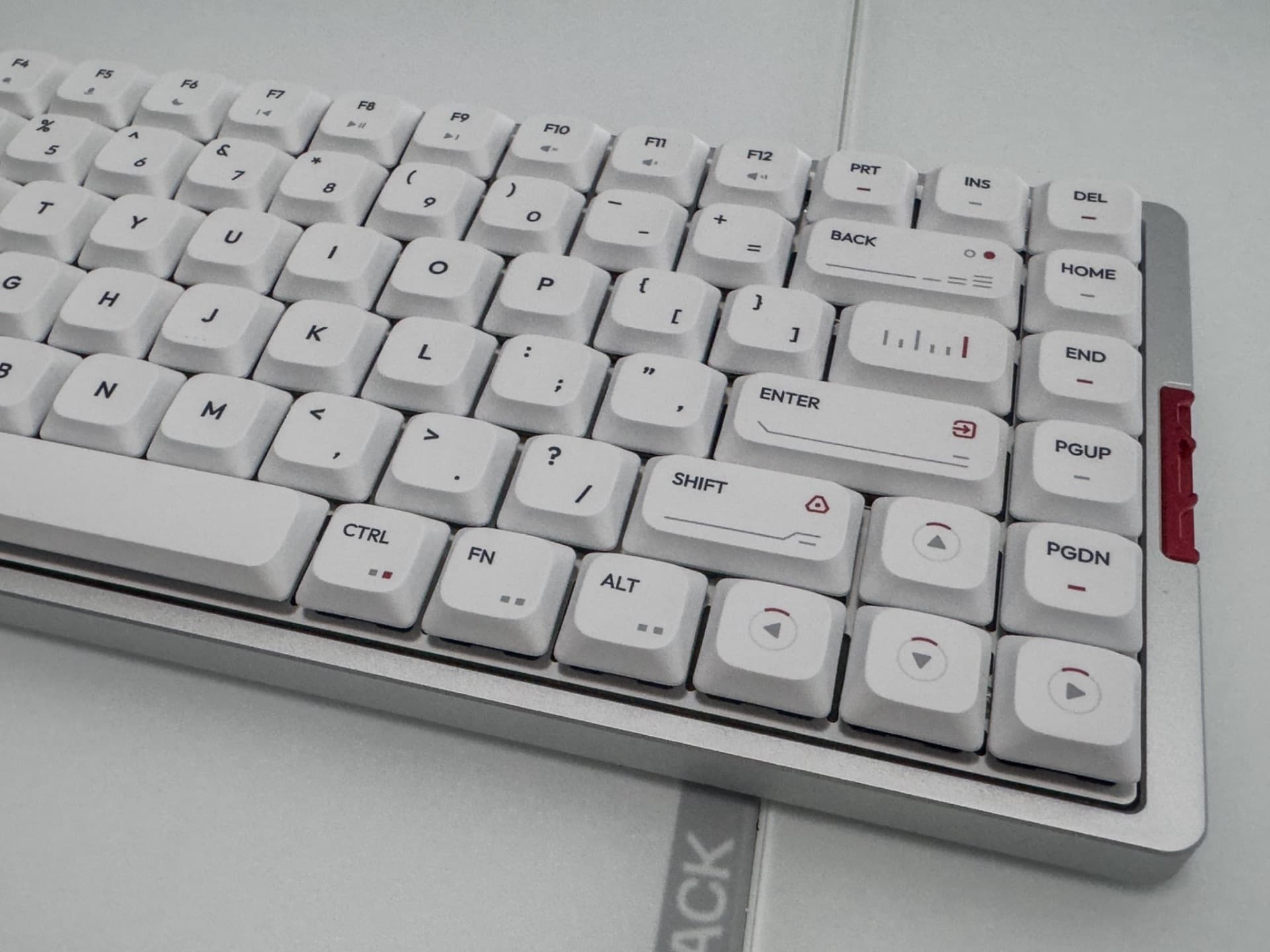 IQUNIX MQ80 Moonlight Silver
