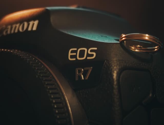 Canon EOS R7