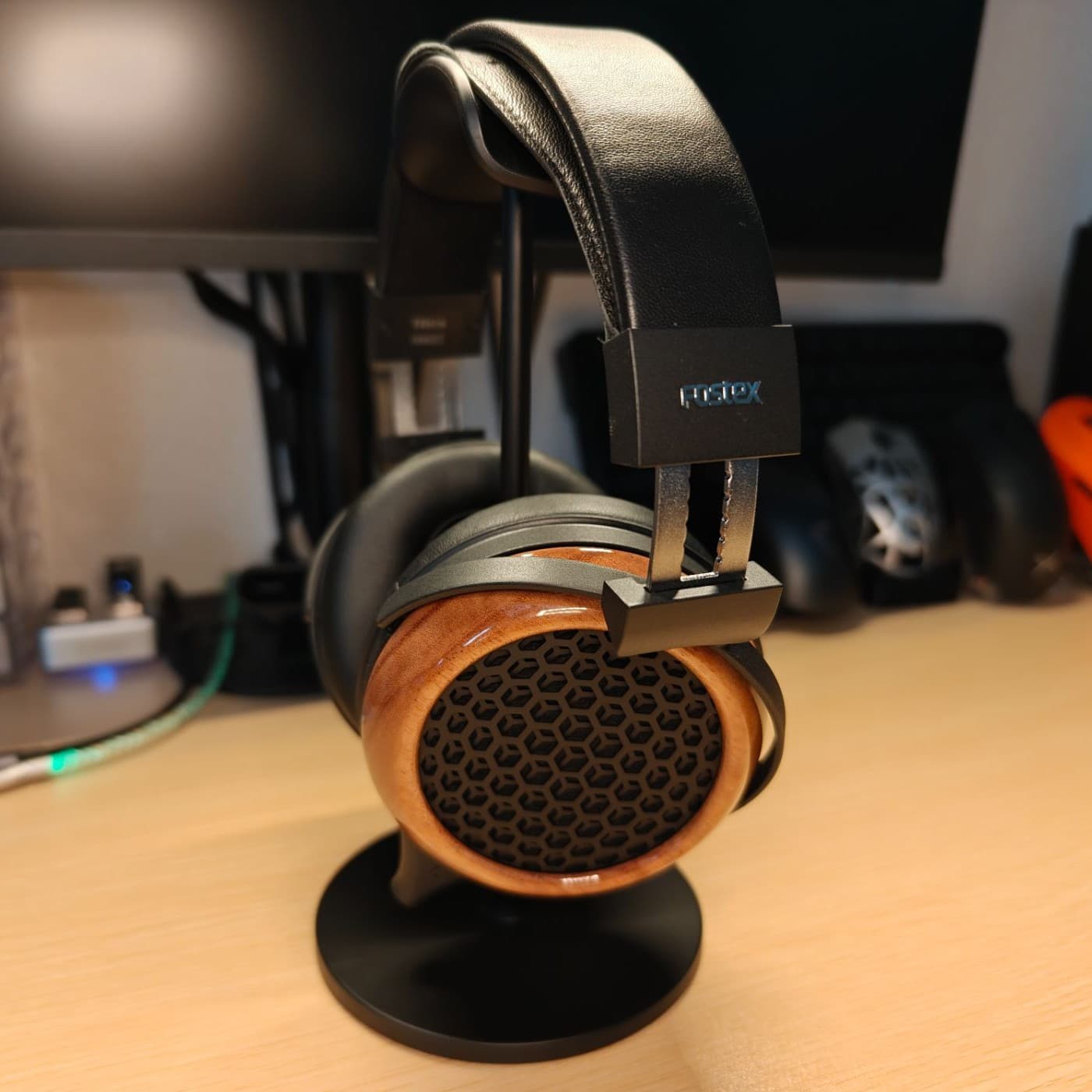 Fostex TH818
